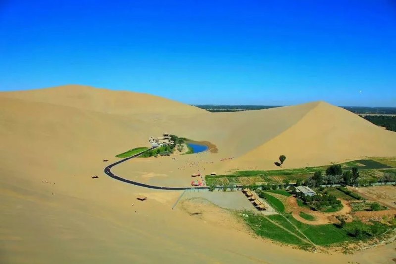 莫高窟旅游：探寻古老洞窟的魅力与现代旅行的趋势
